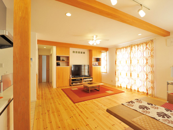 温もりのある明るく綺麗なリビングになり、頼んで本当に良かったです。