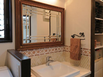 木のぬくもりを感じれる温かみのある洗面台になりました。