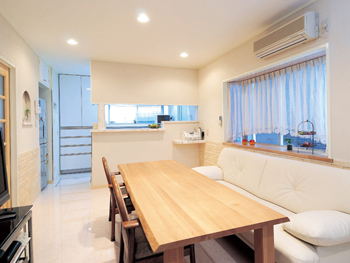 これからこのお洒落な地中海風リビングで過ごすのが楽しみです。