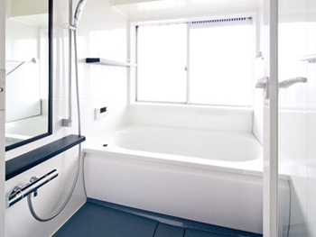 白さが眩しい素敵なバスルームになってよかったです。