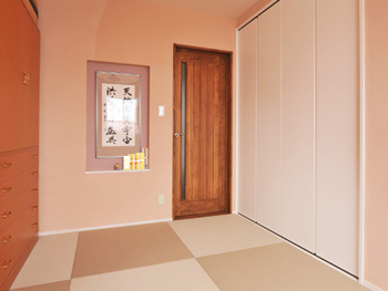 優しい雰囲気の和室に仕上がりとても満足しています。