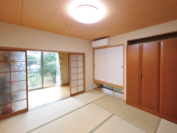 電動え開く便利な畳下収納ができて嬉しいです。