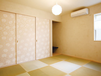 お洒落な壁紙でお部屋が明るくなり嬉しく思います。