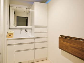 洗濯物を折り畳むカウンターができてとても便利になりました。ありがとうございます。