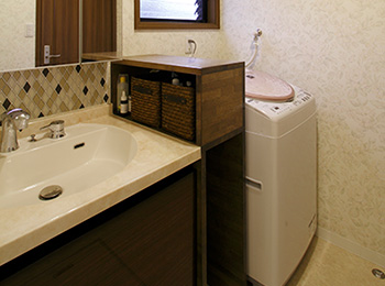 LIXILに一新し、カウンターはオリジナルで造作した