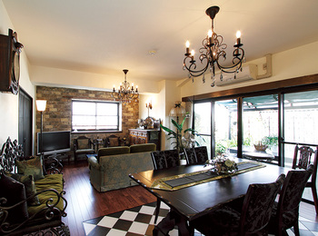 アンティーク&モノトーンでご夫婦2人の快適な住まいに