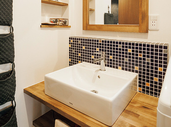 こだわりを詰め込んだ明るく清潔な洗面スペース