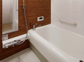 省エネを考慮したシンプル&シックなバスルーム