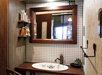 古いミシン台をリメイクしてアンティーク調に