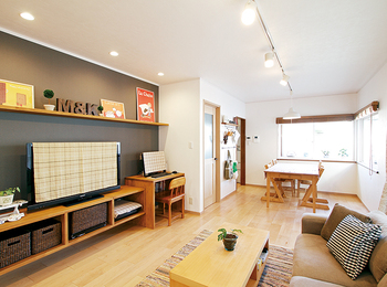 間取り変更なしでも、造作の家具と素材選びですてきに一新