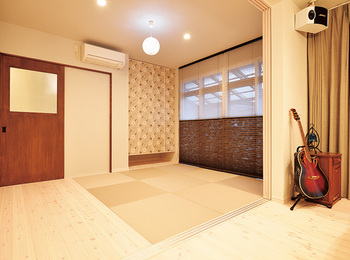 クロスやスクリーンで変化を持たせたモダンな和室