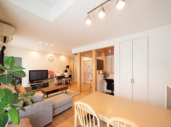 新築時の失敗を反省　リビング階段を変更し10年目の快適空間へ