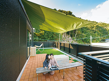 屋上庭園ならではの眺望に解き放たれるプライベート空間