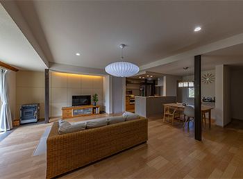 20年ぶりの父との暮らし。生まれ育った築50年の実家で快適に暮らす