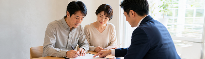 リフォーム工事請負契約を交わす
