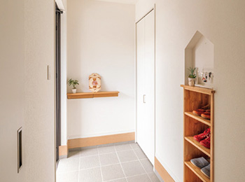 すぐ靴が取り出せる靴専用の収納も大好評