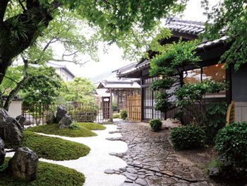 古民家再生プロジェクトで素敵な庭園のある家に生まれ変わりました。