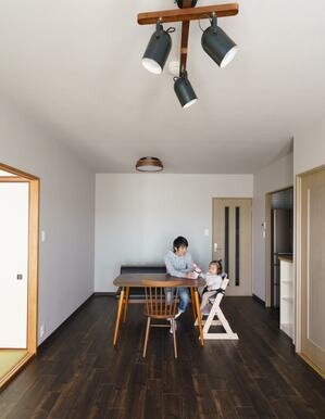 【施工事例】壁紙と床材を変えて空間のイメージを一新