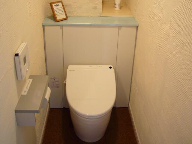 クロスの汚れもなくなり、清潔感溢れるトイレに生まれ変わり、大変満足しています。